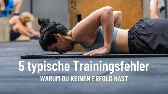 Frau beim Krafttraining im Gym – typische Trainingsfehler führen zu fehlendem Fortschritt