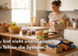 Frau in heller Küche mit gesunden Lebensmitteln und Snacks. Der Text im Bild lautet: Du bist nicht undiszipliniert, dir fehlen die Systeme.