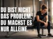 Nachdenkliche Frau im Fitnessstudio in Villach mit BRIZZLY Coaching Botschaft: Du bist nicht das Problem, du machst es nur alleine.