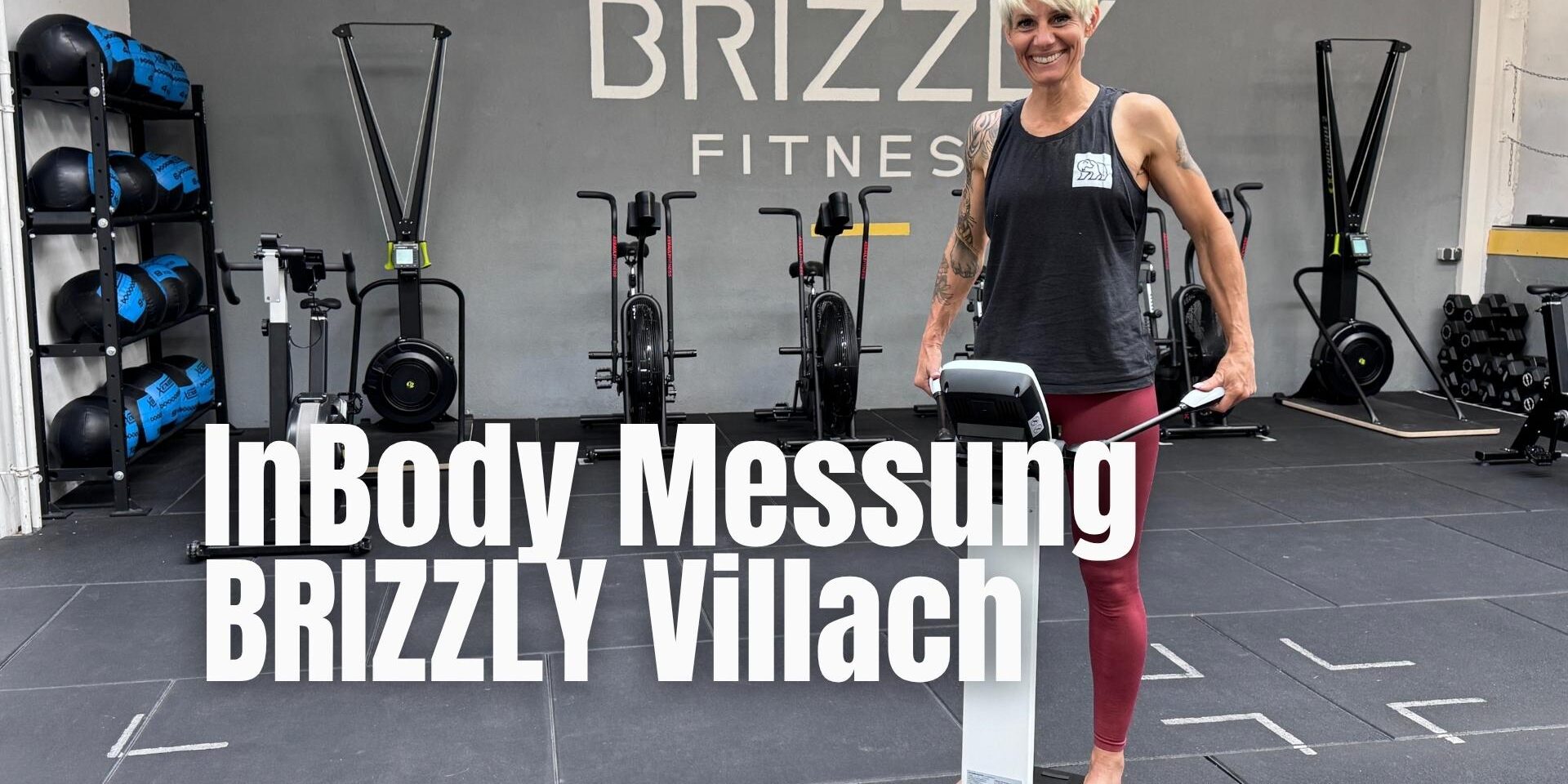 Coach Chris bei der InBody Messung mit einem Mitglied bei BRIZZLY in Villach