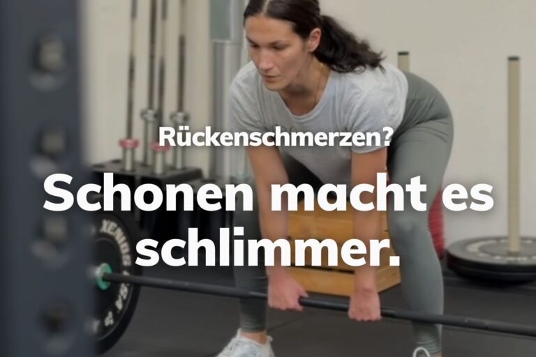 Athletin macht Deadlift mit neutralem Rücken bei BRIZZLY in Villach